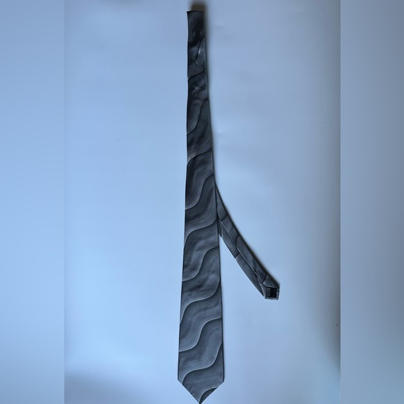 Authentic Pierre Cardin Tie - Picture 4 of 4